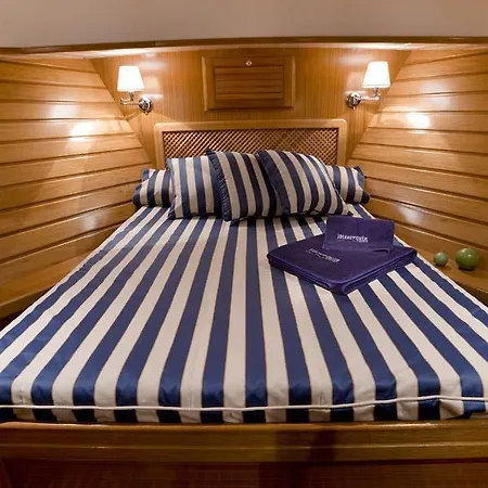 Πλωτό κατάλυμα Boat In Mahon *