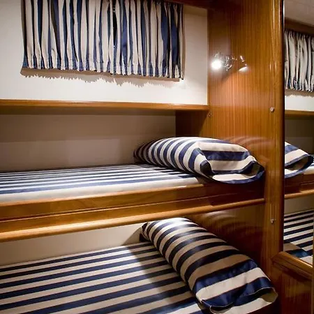 Boat In Mahon Bateau-hôtel *
